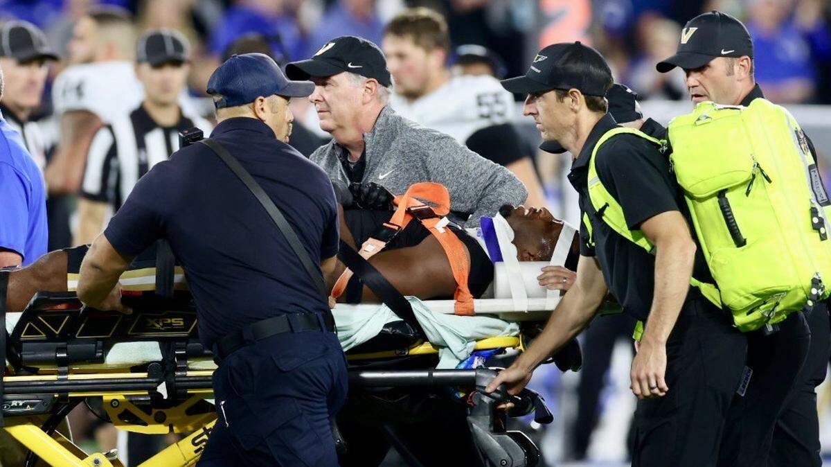 Vanderbilt linebacker who left field on stretcher during Kentucky game returns to sideline