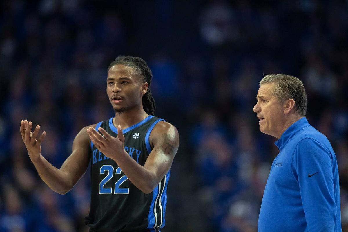 Kentucky head coach John Calipari talks with Cason Wallace during Wednesday’s game against Florida A&M.