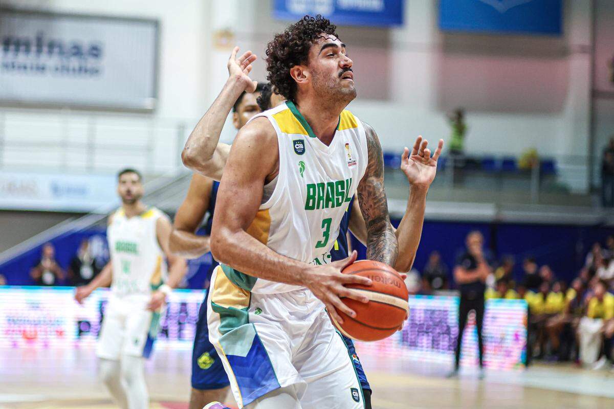 Kentucky basketball recruiting target Marcio Santos is a 6-foot-8 forward from Brazil.