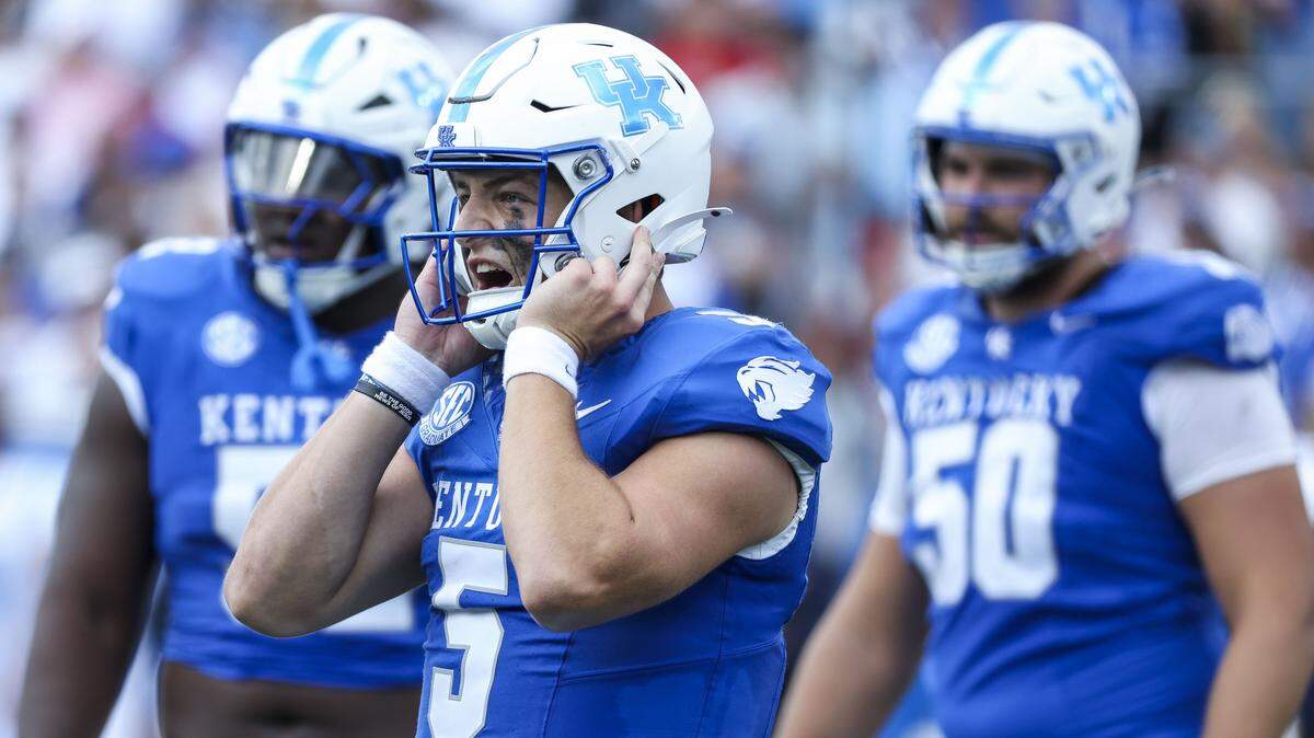 Kentucky football falls to Ole Miss, loses QB Zach Calzada to injury