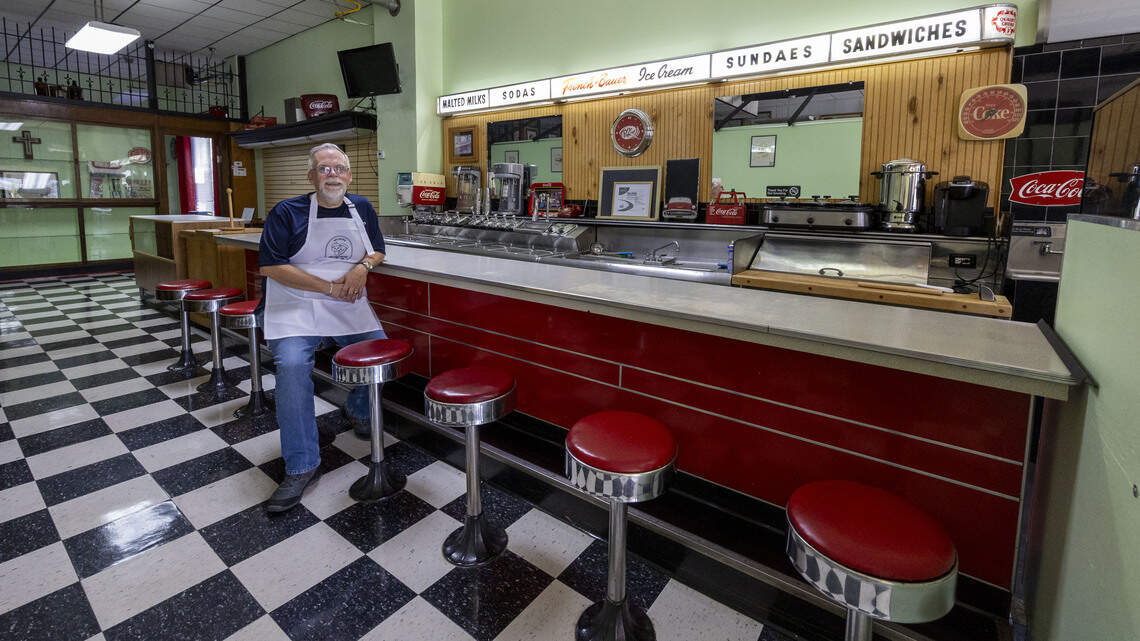 Go back to the 1950s at this new Central Kentucky ice cream, pizza restaurant