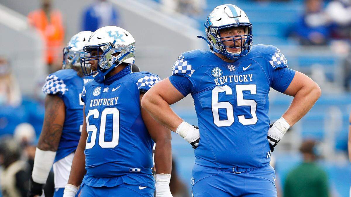 Landon Young honors Schlarman’s memory after Kentucky win. ‘Somebody that truly loved us.’