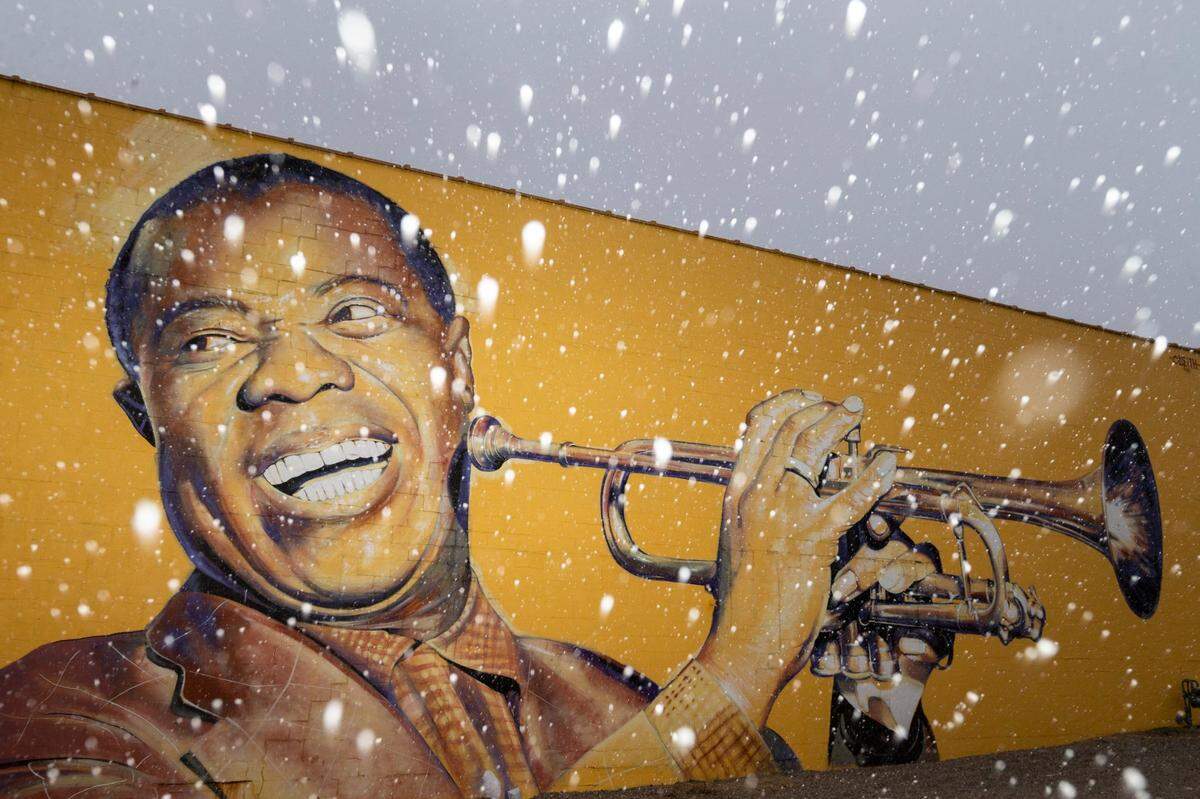 Snow falls in front of the Louis Armstrong mural in Lexington, Ky., Wednesday, January 27, 2021. The National Weather Service has predicted a low of 20 degrees Wednesday night and a high of 32 Thursday.