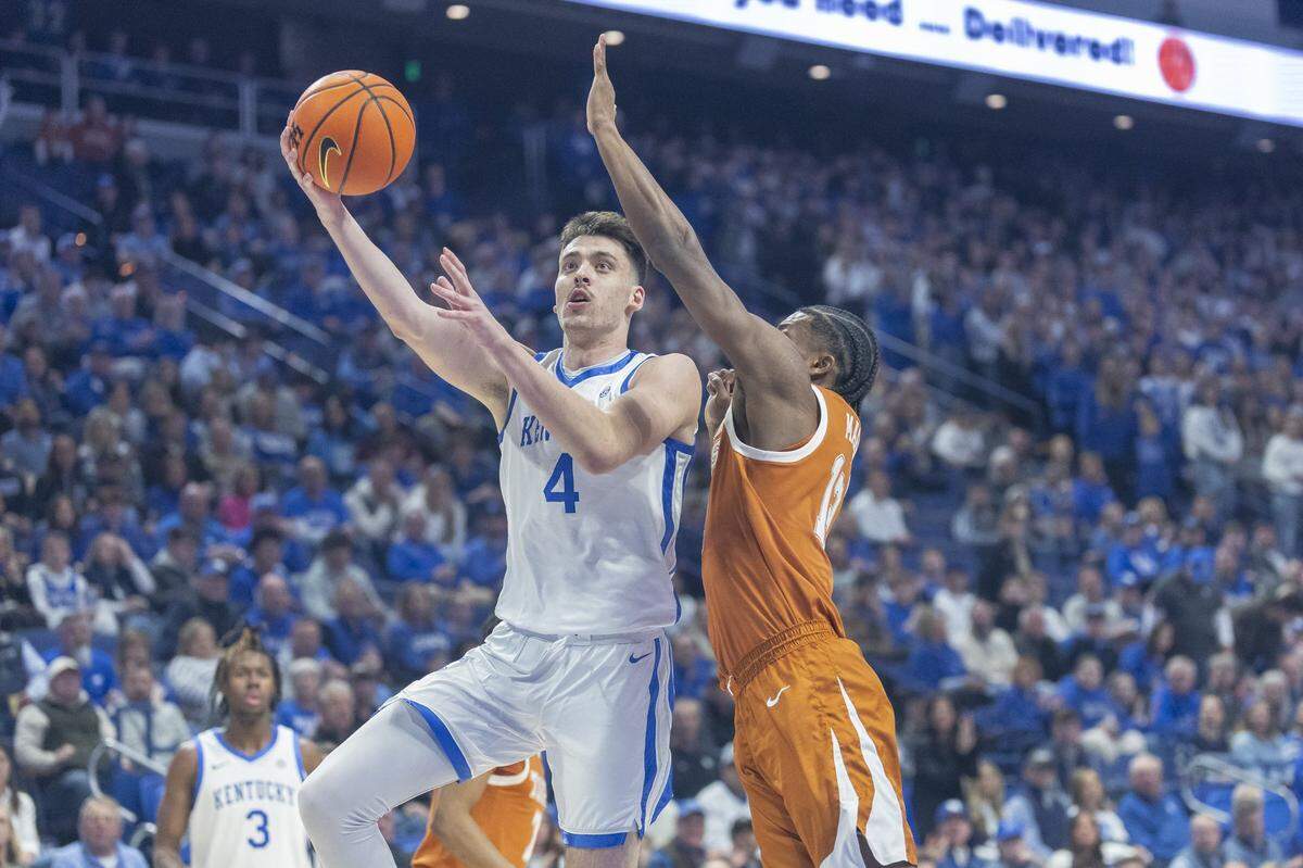 Kentucky basketball forward Andrija Jelavic (4) is averaging 6.0 points and 4.1 rebounds per game over UK’s last eight contests. 