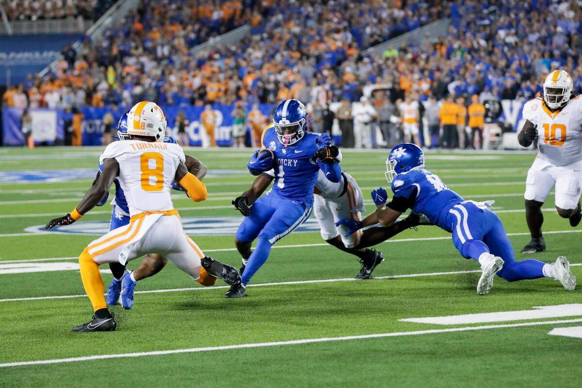 Kentucky running back Ray Davis (1) runs the ball against Tennessee during Saturday’s game at Kroger Field.