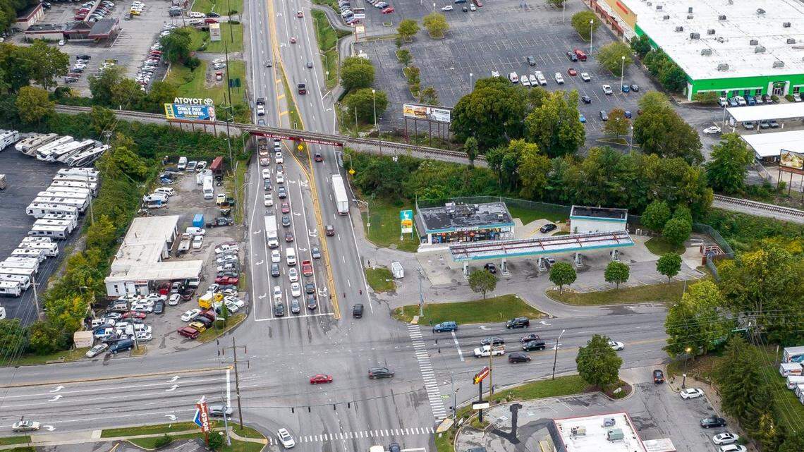 Intersection of Broadway and New Circle Road in Lexington, Ky., on Tuesday, Sept. 20, 2022.