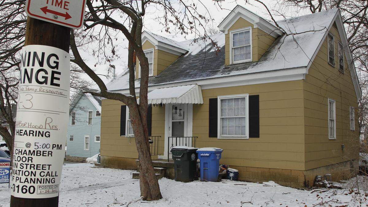 578 Woodland Ave. in Lexington, Ky., on Tuesday Feb. 8, 2011. Phi Gamma Delta wants to raze both these homes and build in their place a "study/meeting facility" with some limited residential space. Photo by Pablo Alcala | Staff