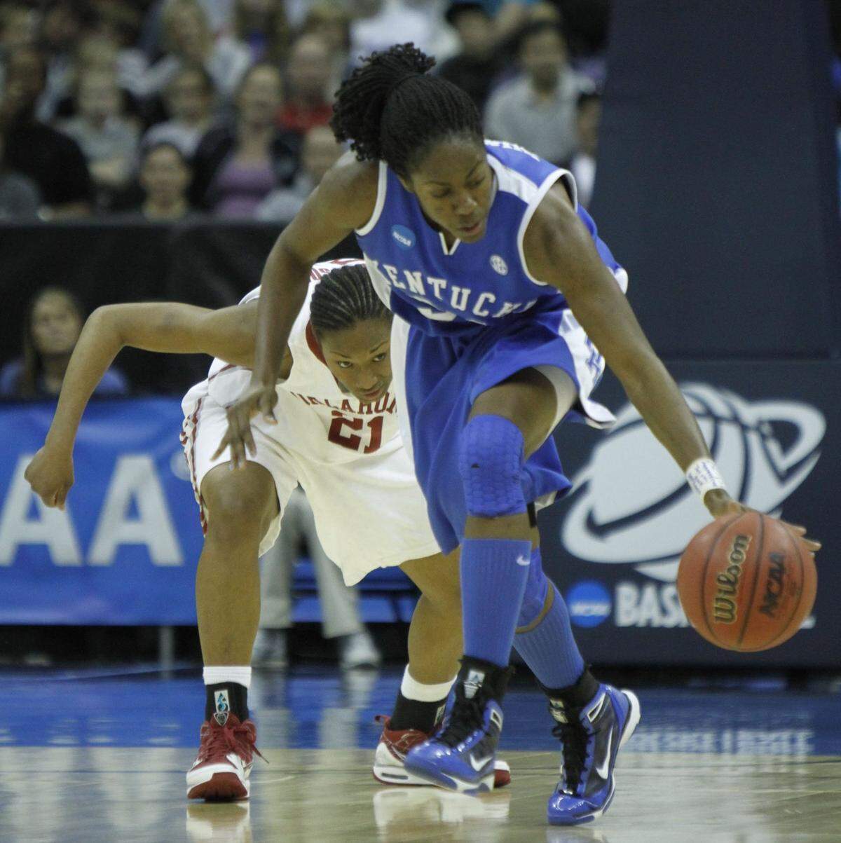 UK’s Victoria Dunlap came up with an Oklahoma turnover ahead of OU’s Amanda Thompson during their 2010 NCAA Tournament Elite Eight game at the Sprint Center in Kansas City, Mo.