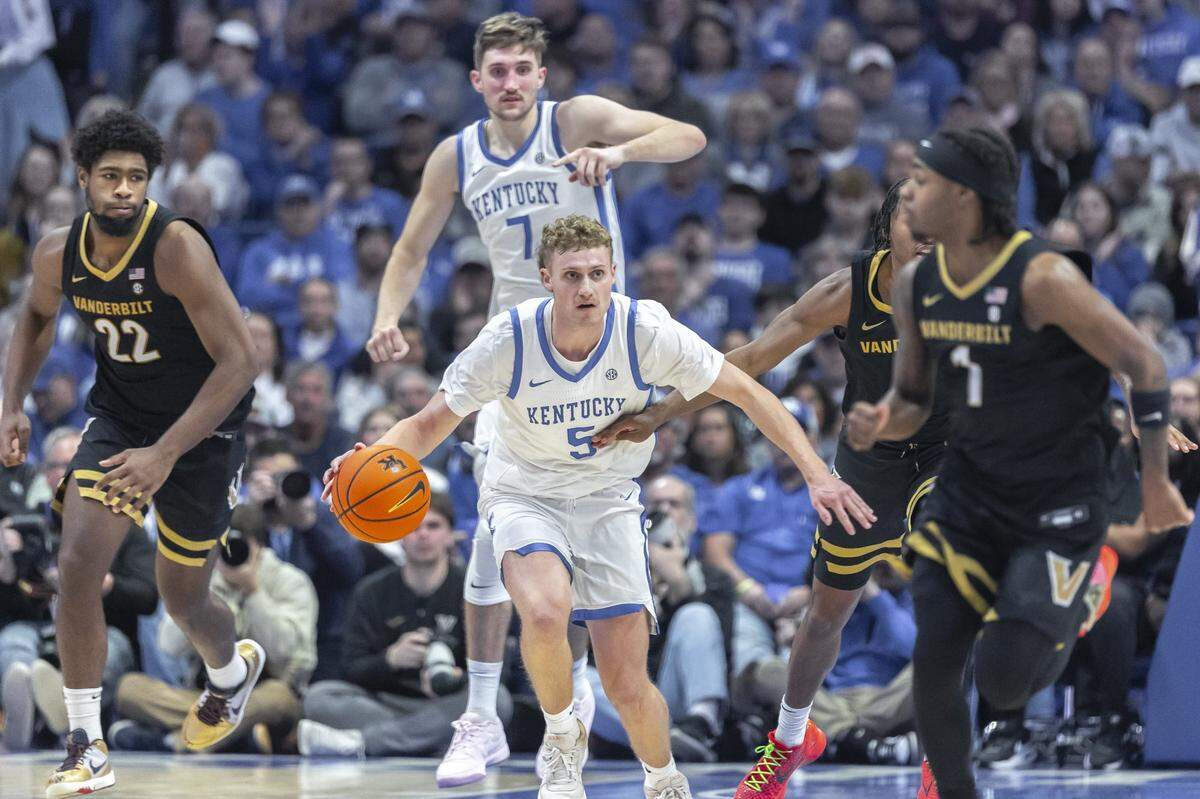Kentucky guard Collin Chandler (5) moves the ball during Wednesday’s game against Vanderbilt at Rupp Arena.