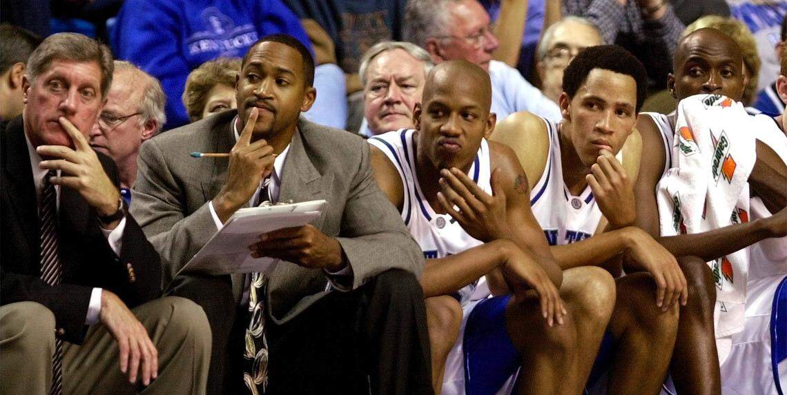 From left, Kentucky assistant coaches David Hobbs and Reggie Hanson, and players Keith Bogans and Tayshaun Prince, watched the Cats on the court during a 2001 exhibition game.