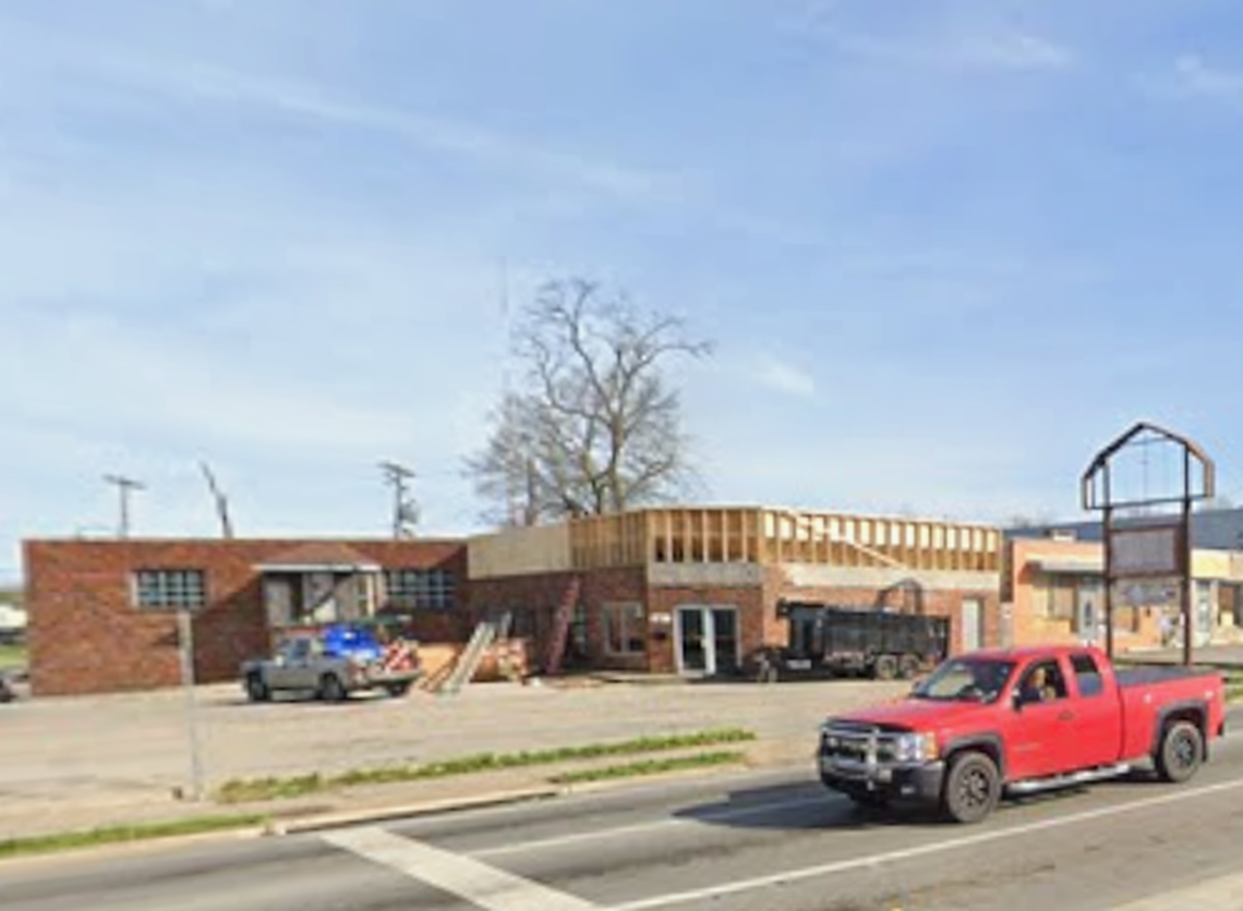 The former Loudon Square Buffet building at 801 N. Broadway will be remodeled and will reopen as a new restaurant later this year or in early 2027.