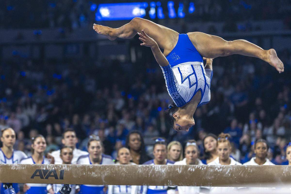 Kentucky’s Isabella Magnelli performs on the balance beam, where she tied for second place with a score of 9.925.