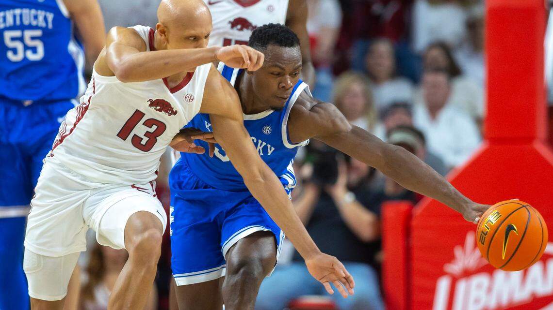 Oscar Tshiebwe at the center of chippy UK-Arkansas game. ‘They tried to punk us.’