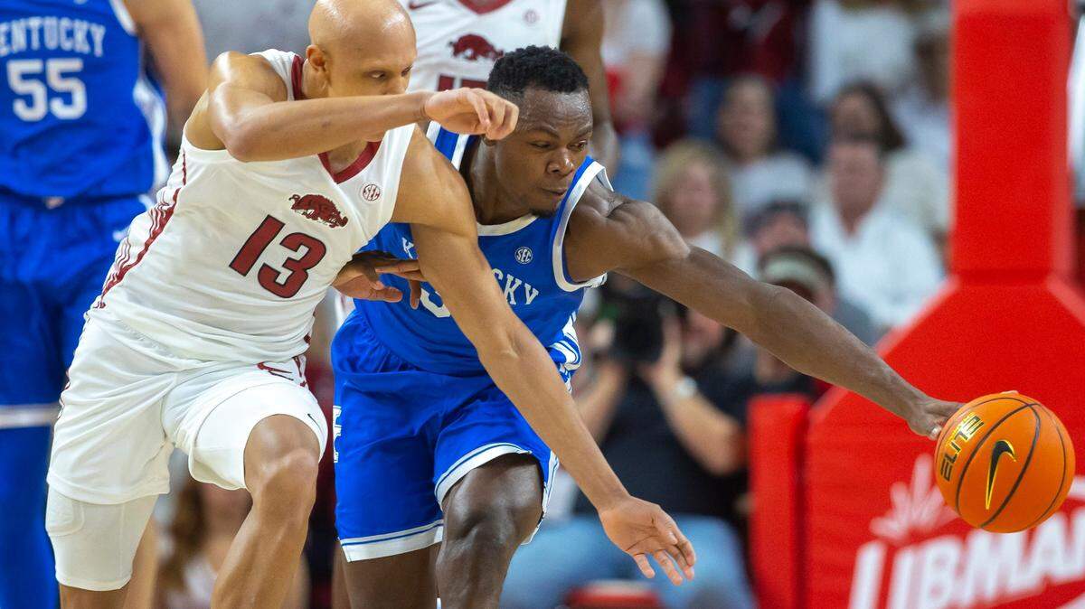 Oscar Tshiebwe at the center of chippy UK-Arkansas game. ‘They tried to punk us.’