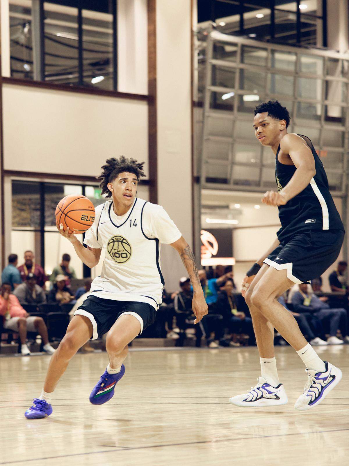 Class of 2026 college basketball recruit Taylen Kinney is a five-star point guard prospect.