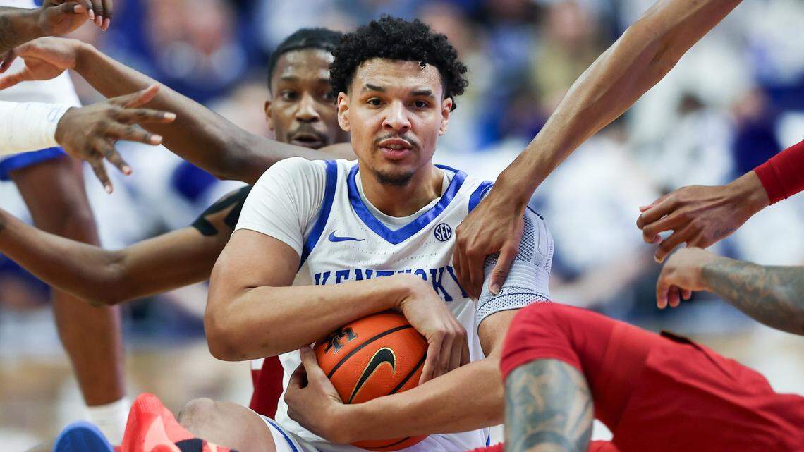 SEC college basketball final: Kentucky 111, Arkansas 102