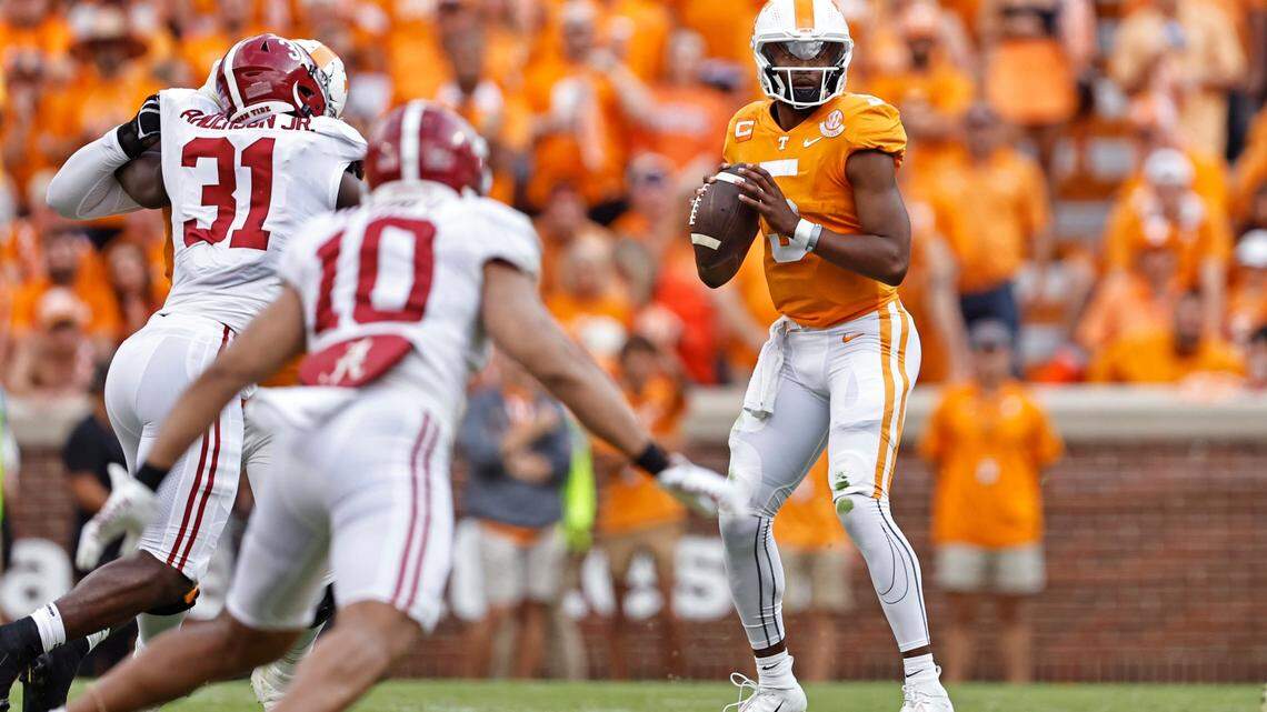 How do the Kentucky Wildcats and Tennessee Volunteers compare statistically?