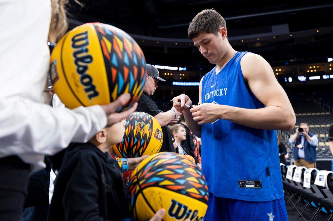Kentucky guard Reed Sheppard signs autographs during the Wildcats’ open practice at PPG Paints Arena in Pittsburgh on Wednesday.
