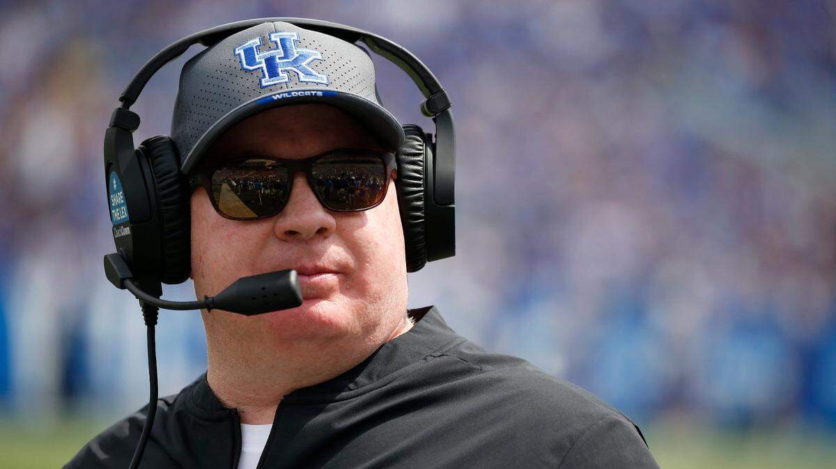 Stoops talks new-look offense, banana promises and more after Kentucky wins opener