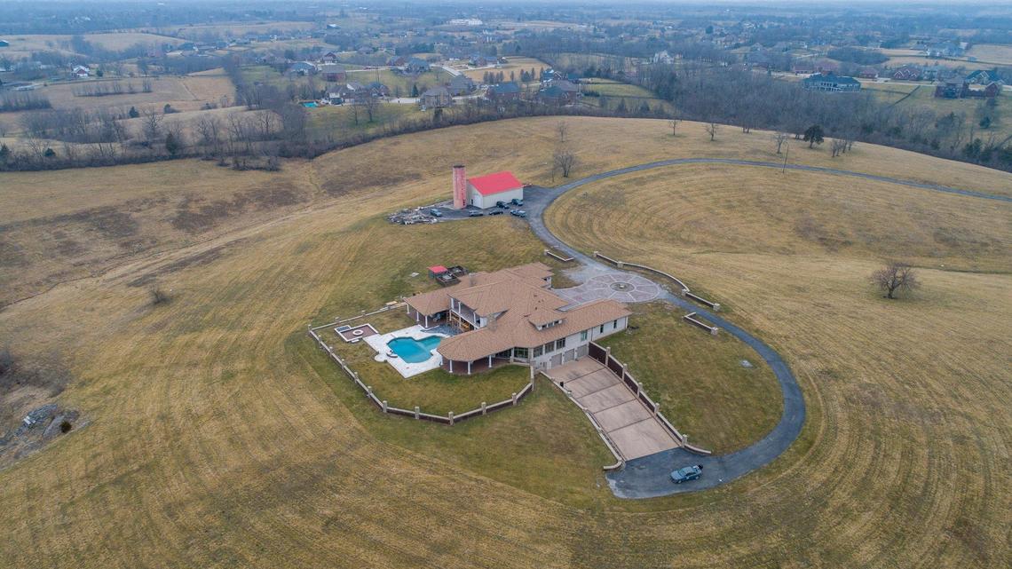Suspect of fatal shooting at a Kentucky mansion is going to trial. Catch up on the case
