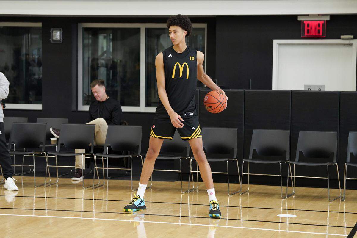 Class of 2025 recruit Nate Ament is a five-star power forward prospect from Virginia.