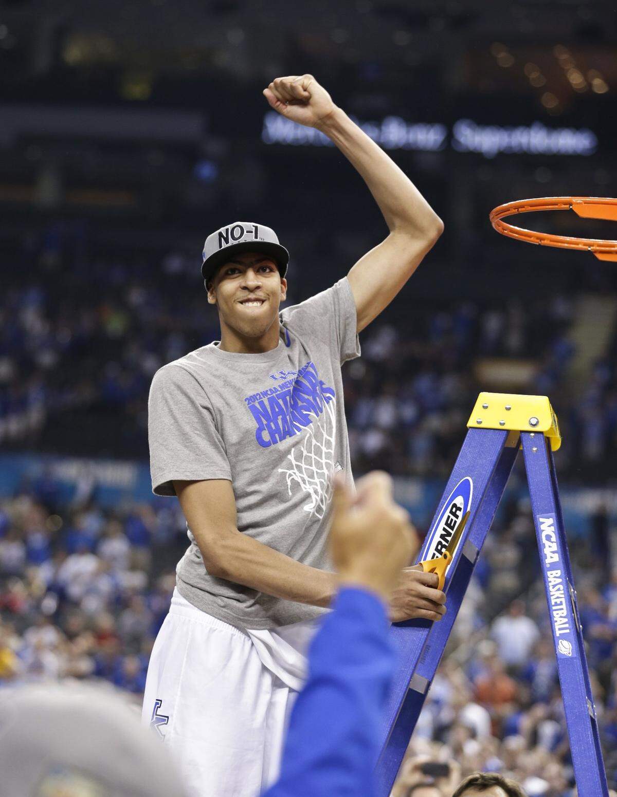 Kentucky star Anthony Davis (23) pumped a fist in celebration after the Wildcats beat Kansas 67-59 to claim the 2012 NCAA championship.