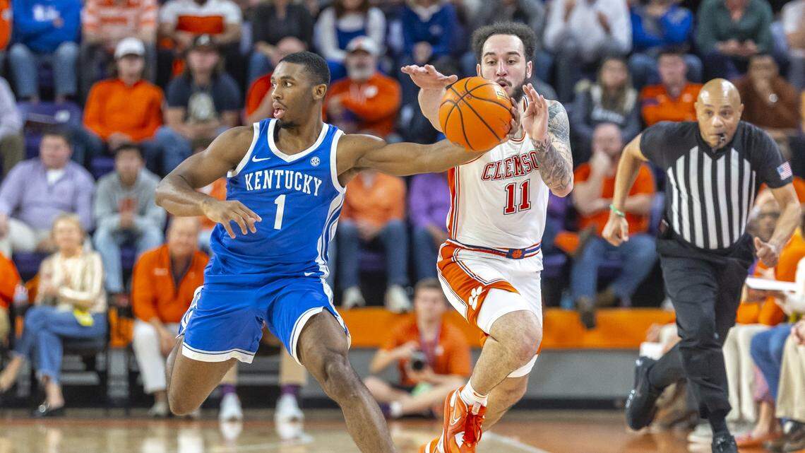 Mark Pope, Kentucky basketball were without starting point guard for win over Gonzaga