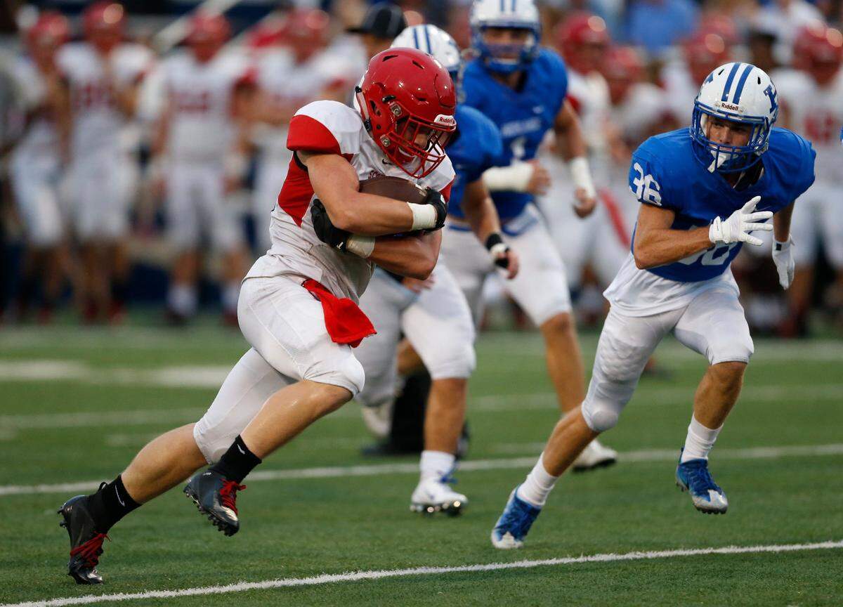Austin Barnett rushed 182 yards and four TDs on 23 carries in Scott County’s 56-28 win at Simon Kenton last Friday. Barnett is shown here running at Highlands earlier in the 2018 season.