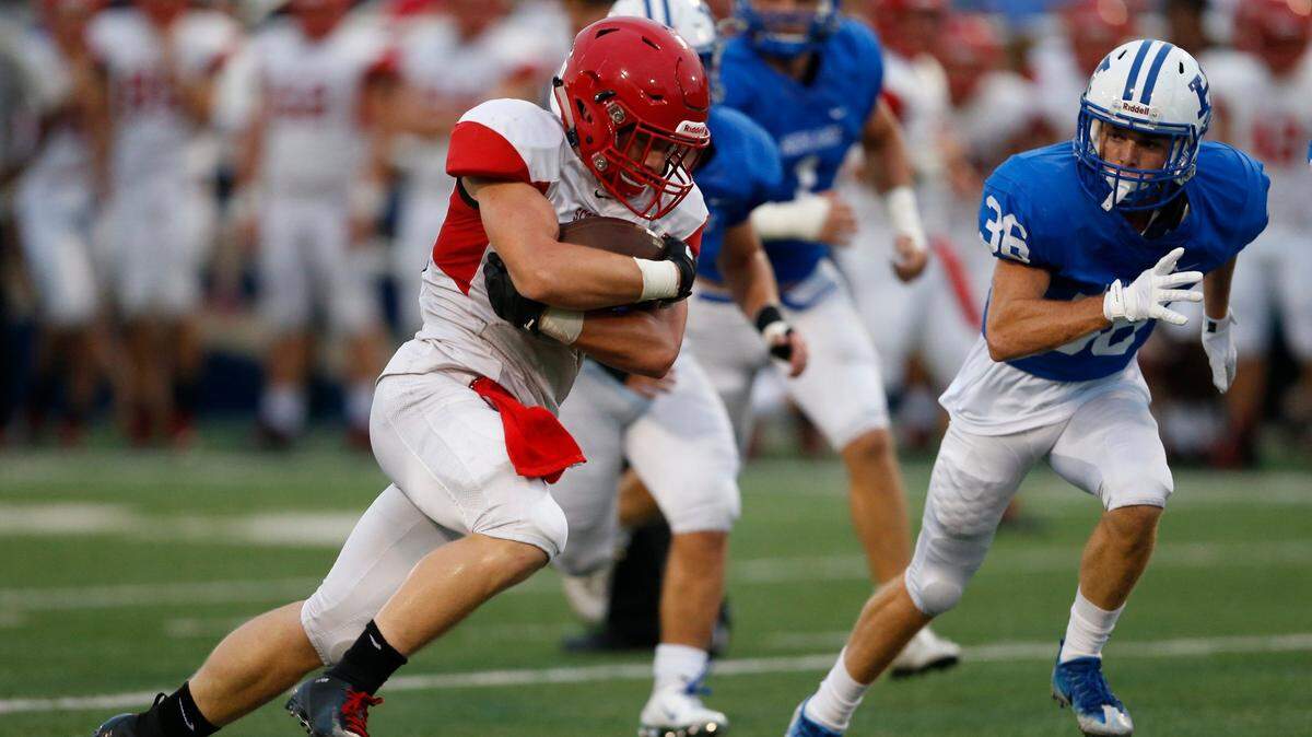 Austin Barnett rushed 182 yards and four TDs on 23 carries in Scott County’s 56-28 win at Simon Kenton last Friday. Barnett is shown here running at Highlands earlier in the 2018 season.