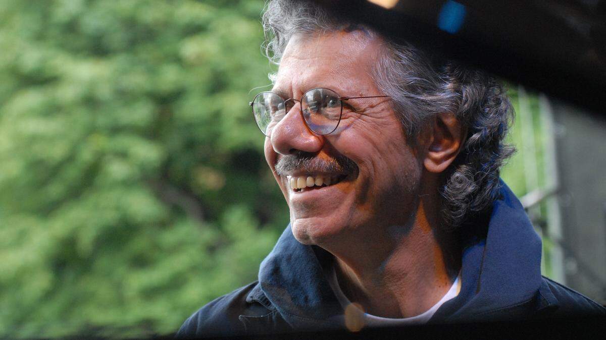 Jazz master Chick Corea livestreams his daily practice sessions for music lovers around the globe. Lots of musicians are sharing music online during the global coronavirus pandemic shutdown.
