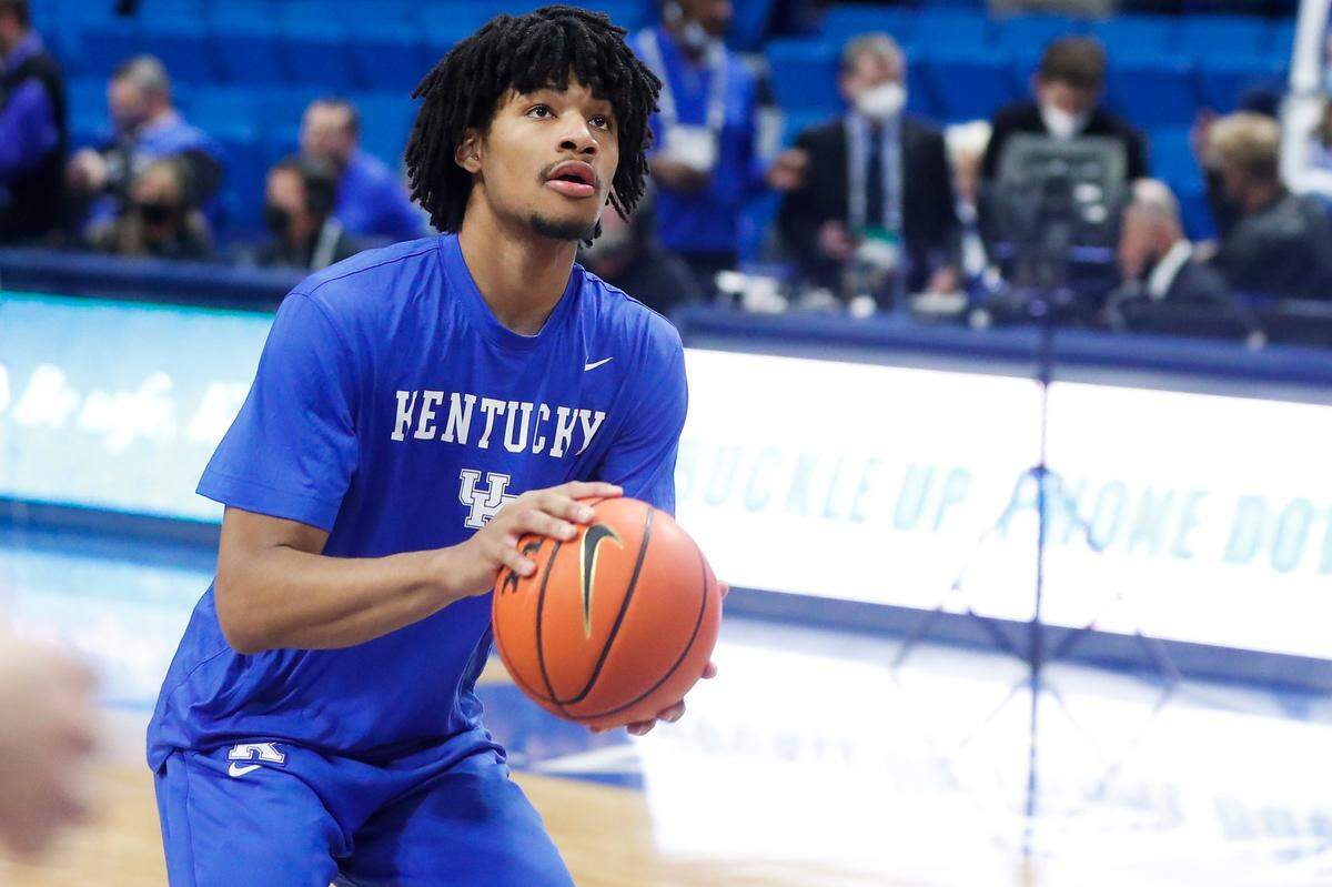 Kentucky’s Shaedon Sharpe warms up on the court with teammates before a game against the Tennessee Volunteers at Rupp Arena on Jan. 15.