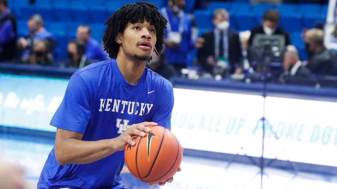 Kentucky’s Shaedon Sharpe warms up on the court with teammates before a game against the Tennessee Volunteers at Rupp Arena on Jan. 15.