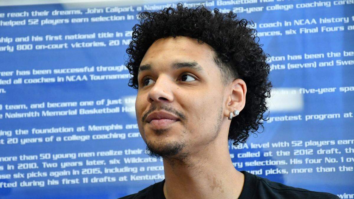 Kentucky super-senior forward Tre Mitchell averaged 11.7 points, 5.5 rebounds and 1.8 assists a game last season for West Virginia.