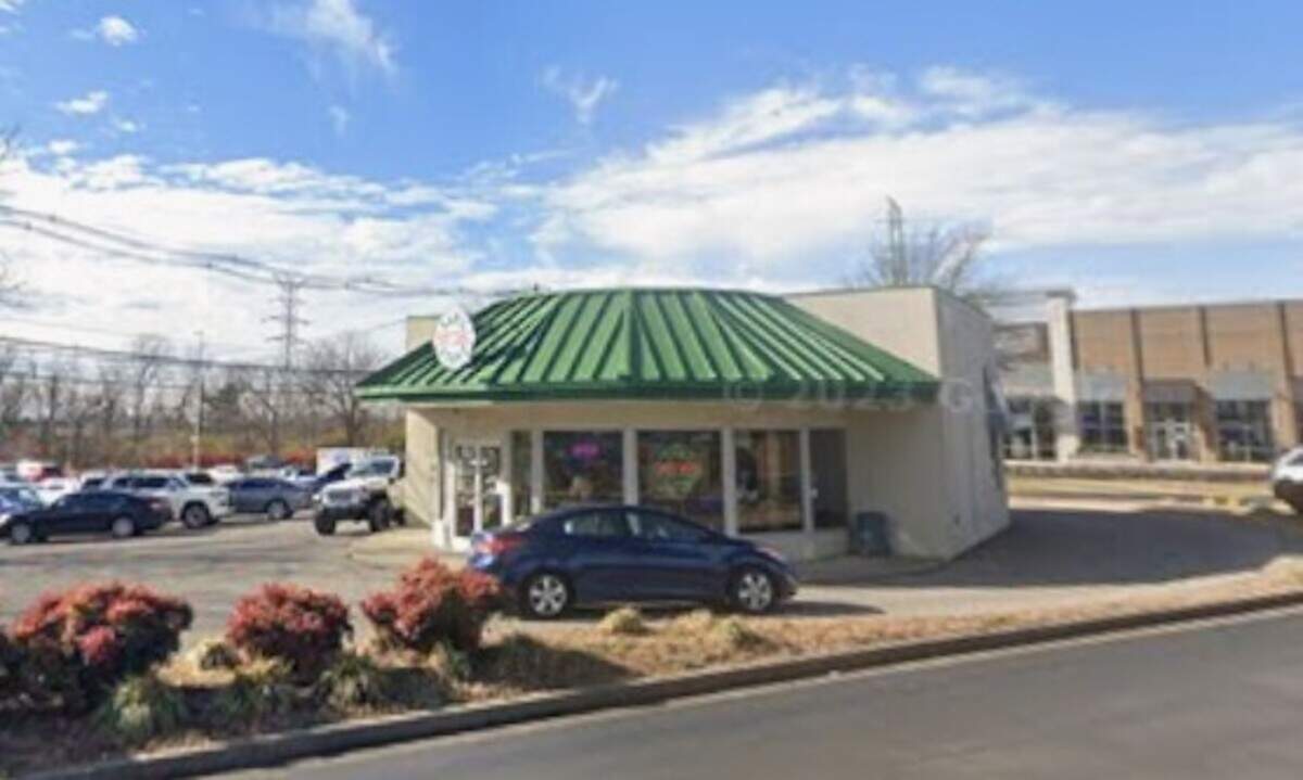 The former Sam’s Hot Dog building at Lexington Green is now Chilean Taste.