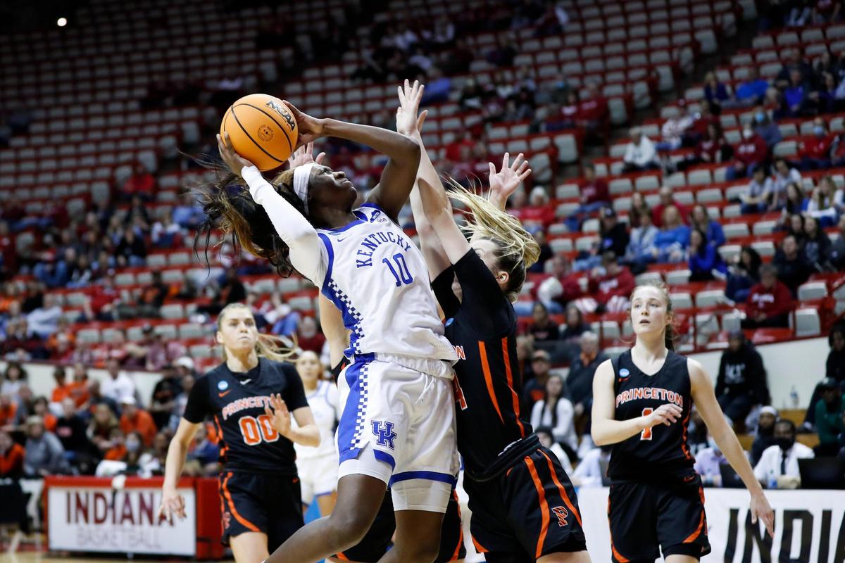 Kentucky’s Rhyne Howard (10) drives to the basket while guarded by Princeton’s Julia Cunningham.