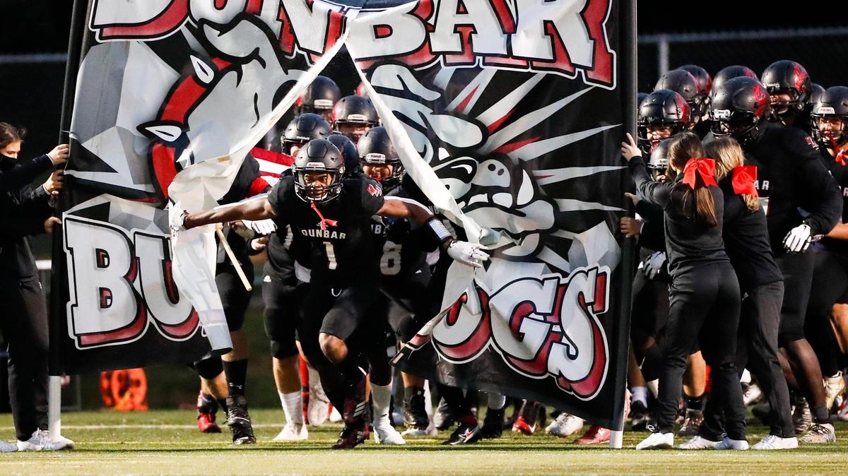 Paul Laurence Dunbar took the field before their game against Lexington Christian at Paul Laurence Dunbar on Thursday, Oct. 1, 2020.