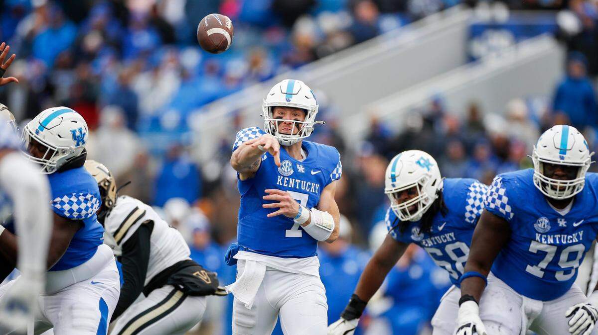 Kentucky Wildcats quarterback Will Levis (7) throws a pass against the Vanderbilt Commodores during the game at Kroger Field in Lexington, Ky., Saturday, November 12, 2022.