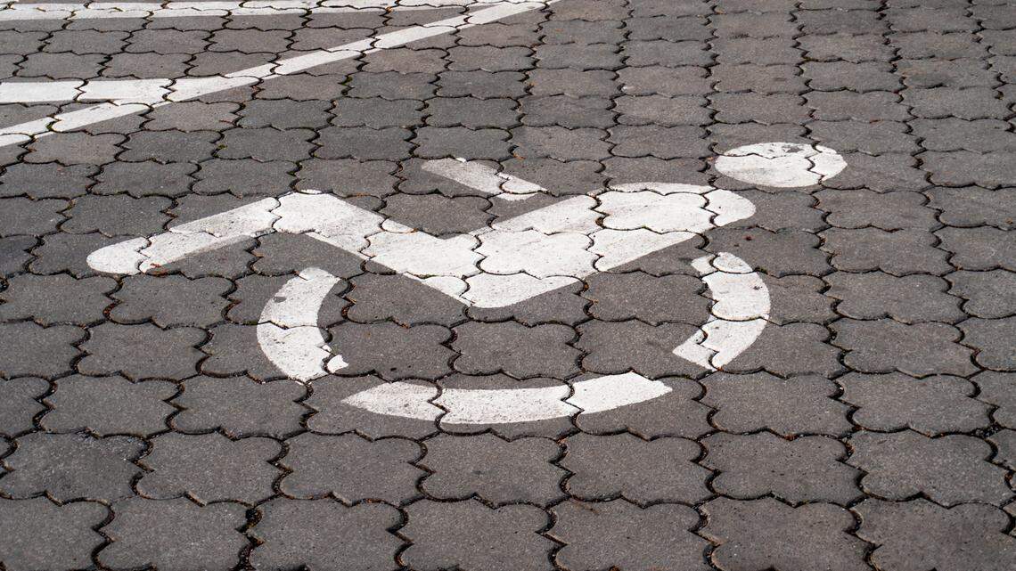 Here’s what IL law says about who can use handicap parking placards, plates