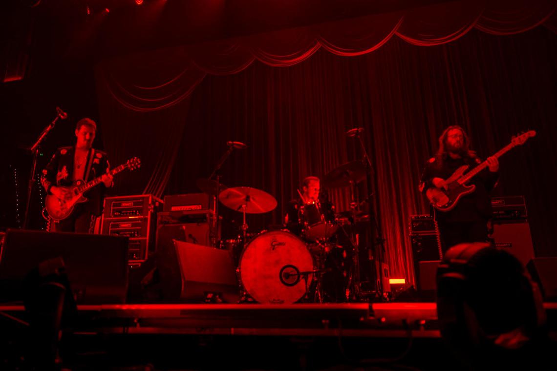 Sturgill Simpson’s Friday Rupp Arena set including a four-member band, with Simpnson handling all the guitar duties.