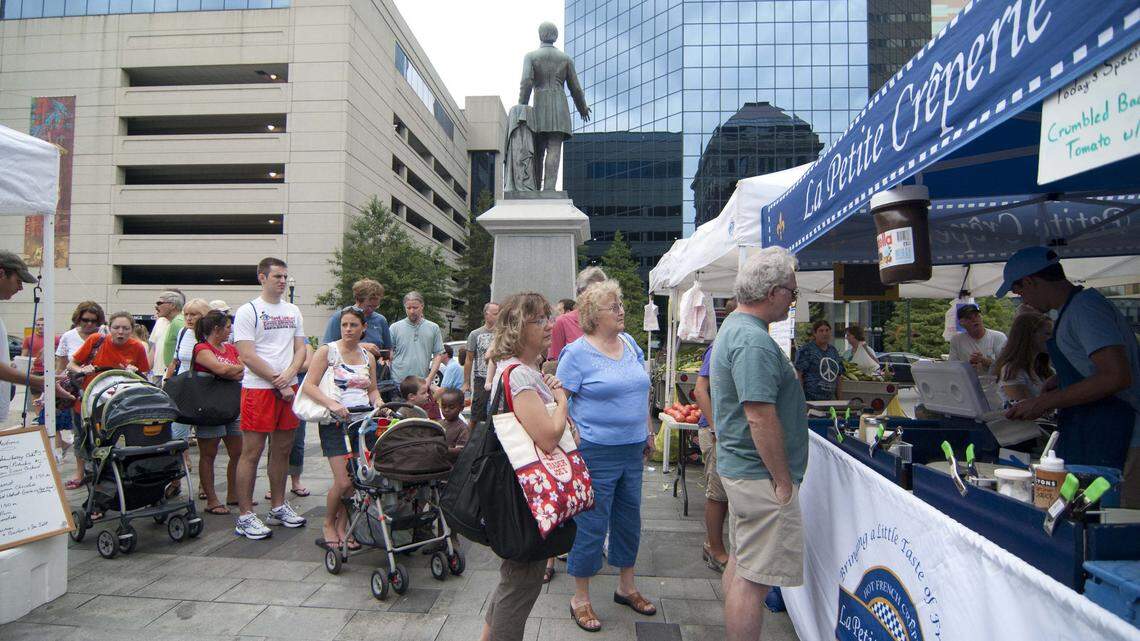 110822foodtrucksBABSLUG: