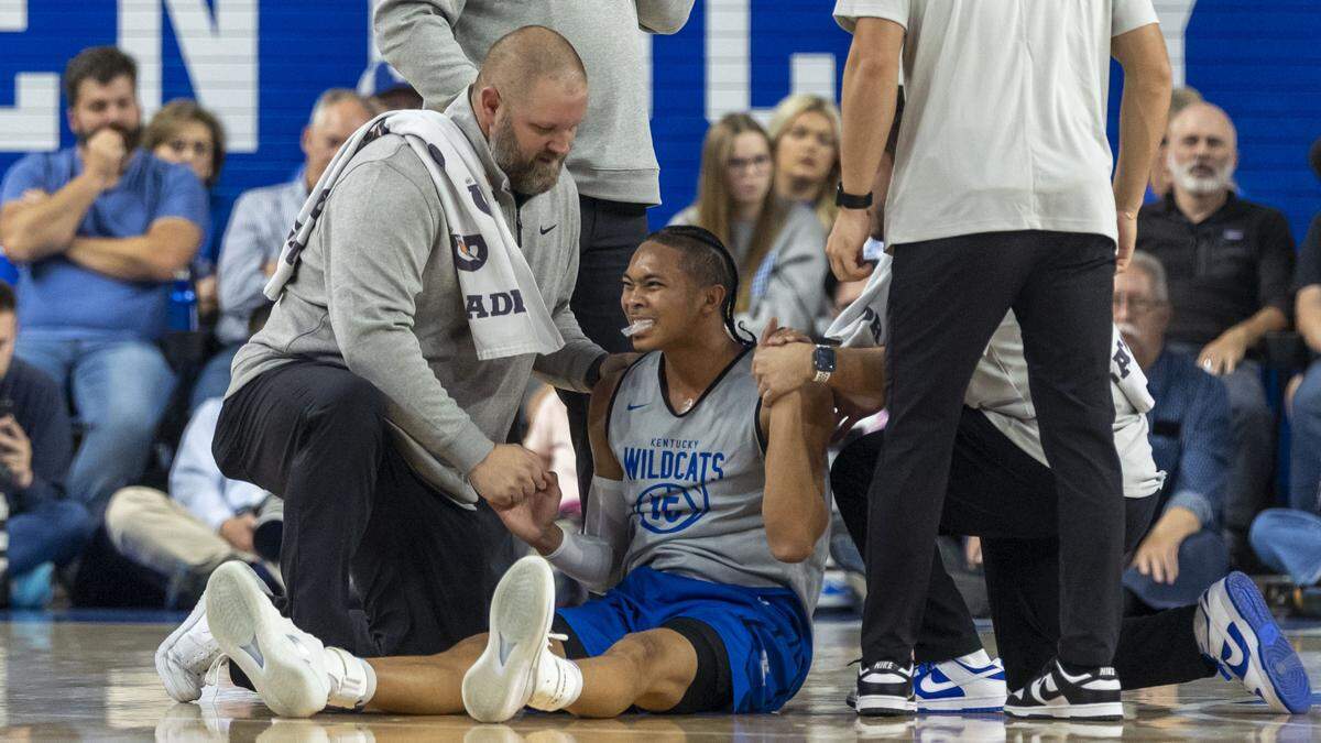 Kentucky basketball guard Jaland Lowe suffered an apparent right shoulder injury during the Blue-White Game on Friday night at Memorial Coliseum.