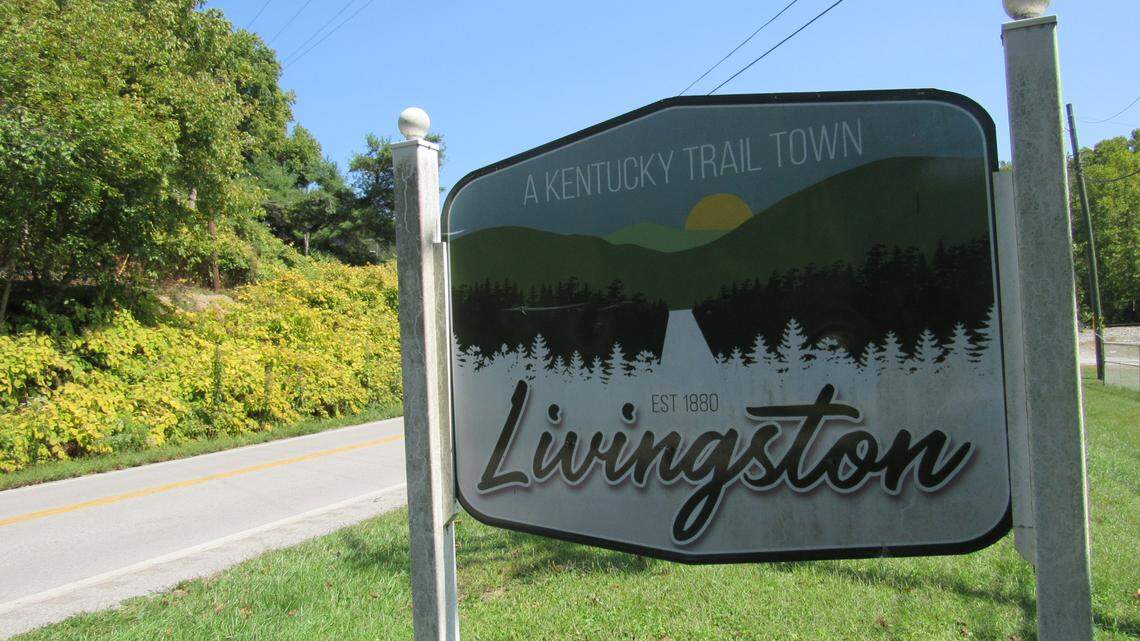 Uneasy residents of Kentucky town near I-75 shooting are locking doors and staying in