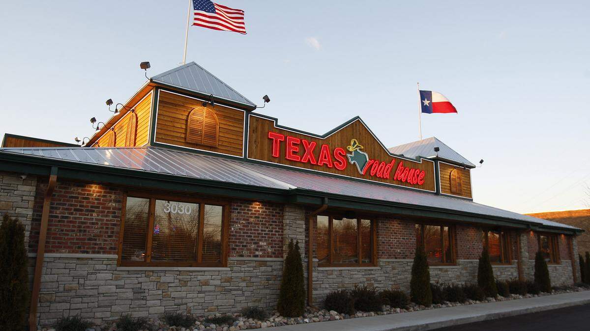 Texas Roadhouse in Beaumont Center in Lexington, Ky., Tuesday, February 19, 2013. Photo by Matt Goins