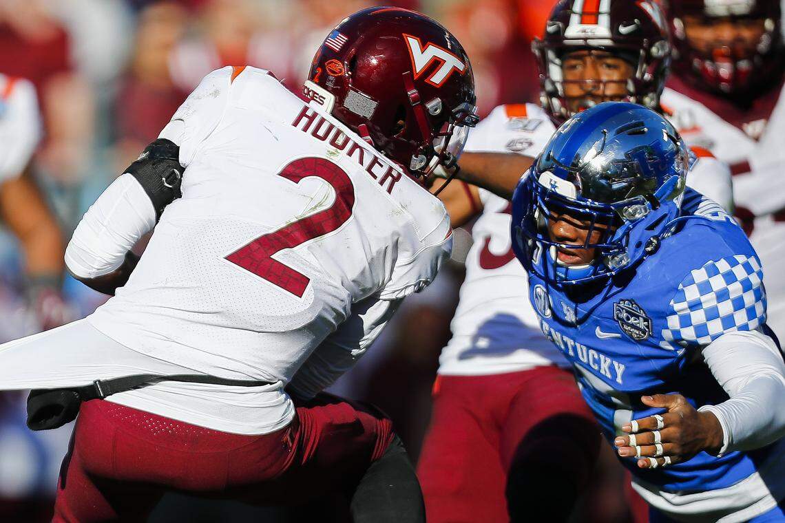 Kentucky linebacker DeAndre Square (17) tackled Virginia Tech quarterback Hendon Hooker (2) during UK’s 37-30 come-from-behind victory over the Hokies in the 2019 Belk Bowl in Charlotte.
