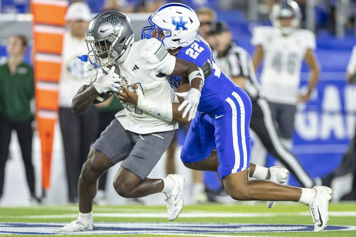 Kentucky sophomore linebacker Grant Godfrey (22) “needs reps to (keep) getting better,” says UK coach Mark Stoops.