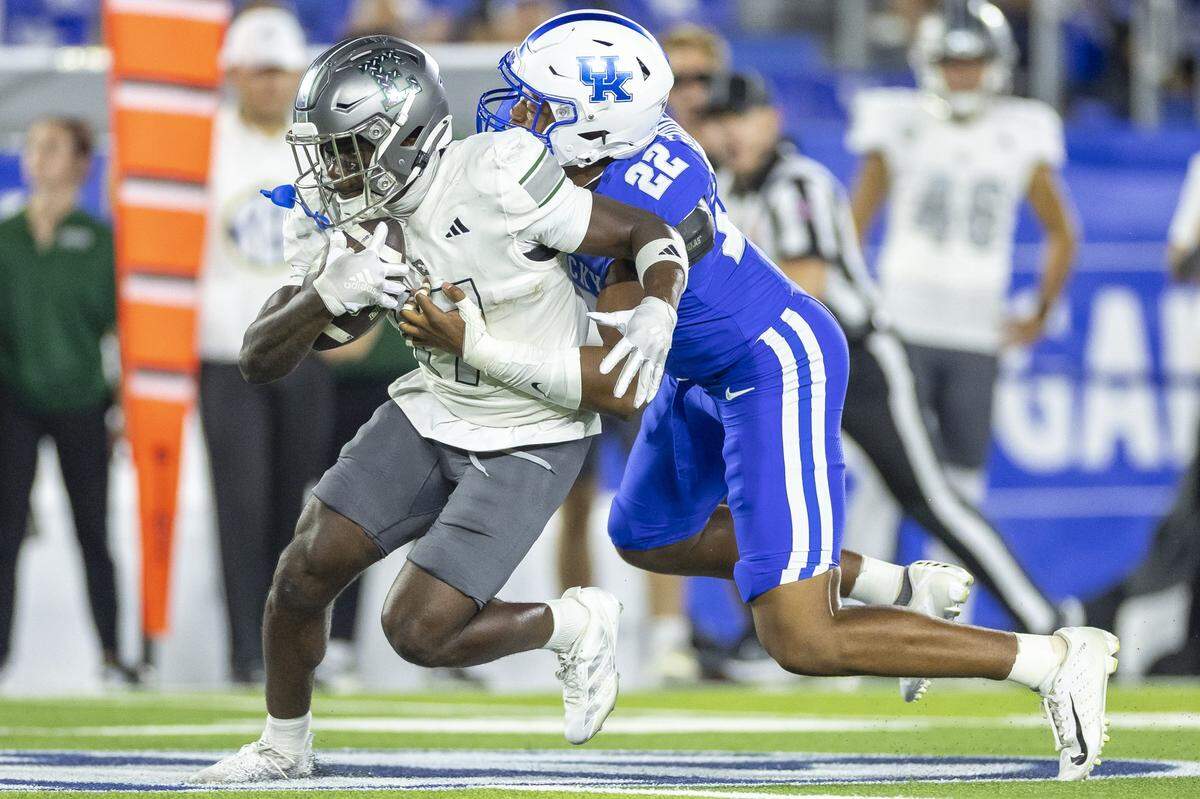 Kentucky sophomore linebacker Grant Godfrey (22) “needs reps to (keep) getting better,” says UK coach Mark Stoops.
