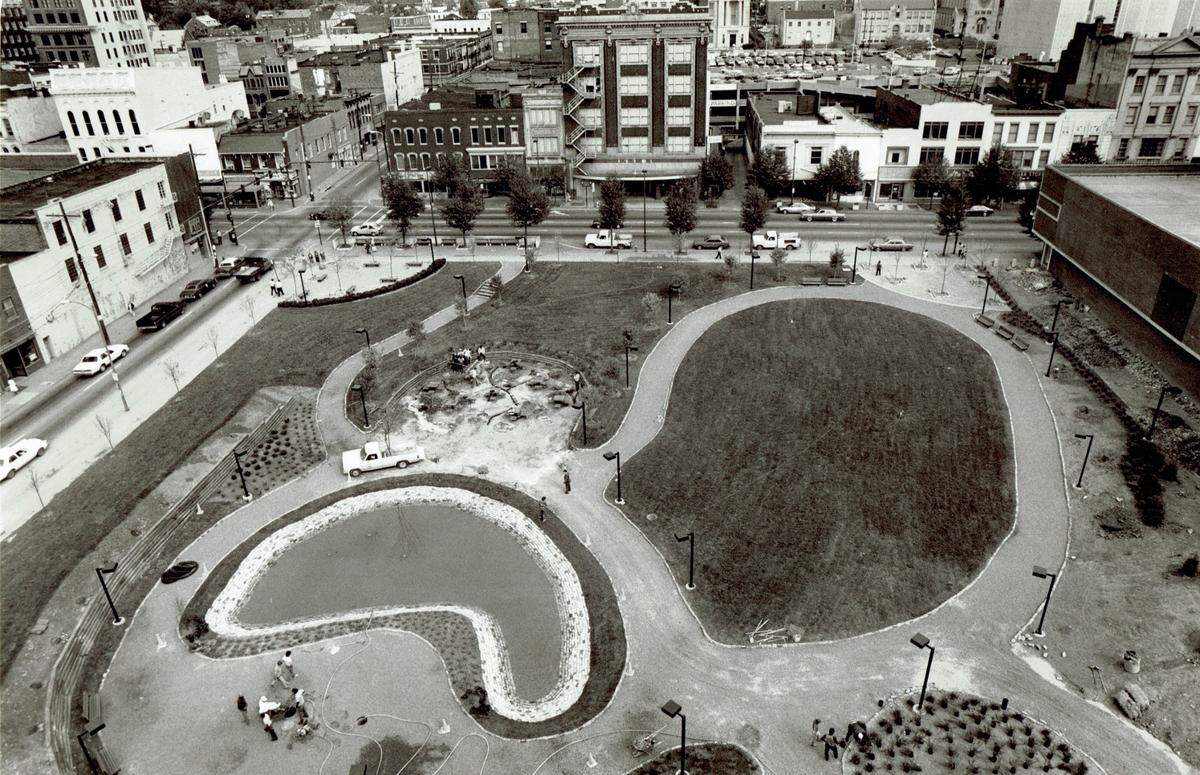 What is now Phoenix Park at the corner of Main Street and Limestone, was originally called Central Park, seen here in October 1984. It was built on the former site of the Phoenix Hotel, which was demolished in 1981. The Lexington Public Library would later be built just to the right of the park, opening it’s doors in April 1989. The Robert F. Stephens Courthouse Plaza and Fayette Circuit and District court houses now occupy the block just north of Main Street.