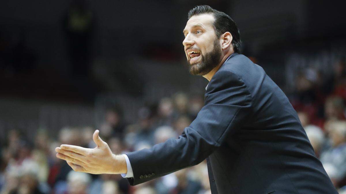 Samford’s head coach Scott Padgett, shown in 2016, on Thursday got into an unusually heated confrontation with a referee during his team’s loss to East Tennessee State. Padgett was part of Kentucky’s 1998 national title team as a player.