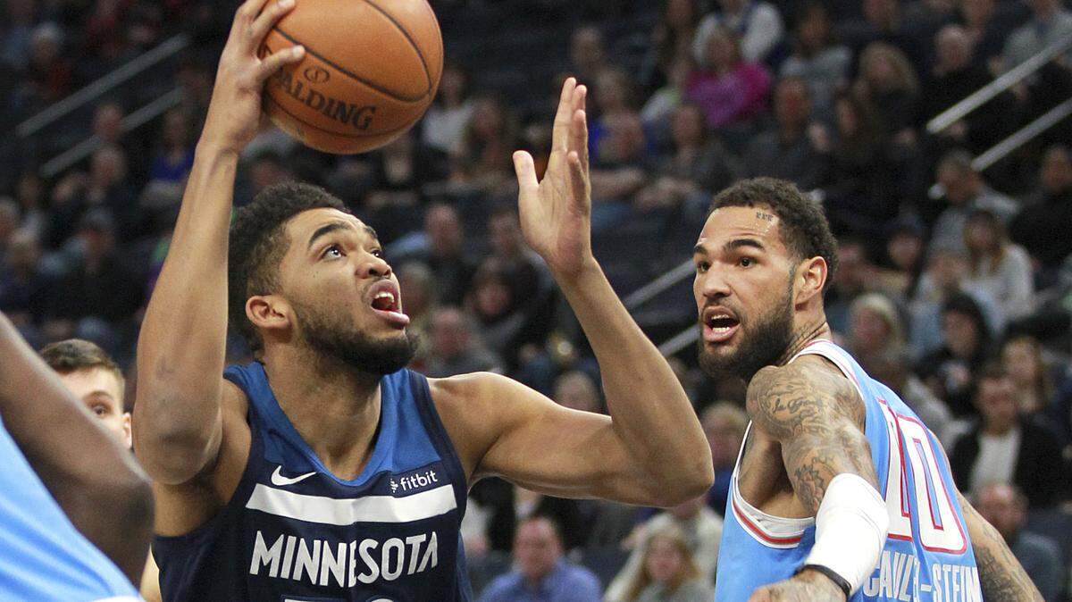 Minnesota Timberwolves forward Karl-Anthony Towns shot in front of Sacramento Kings center Willie Cauley-Stein (00) on Sunday, Feb, 11, 2018. On Saturday, Towns signed a five-year extension with the Timberwolves.