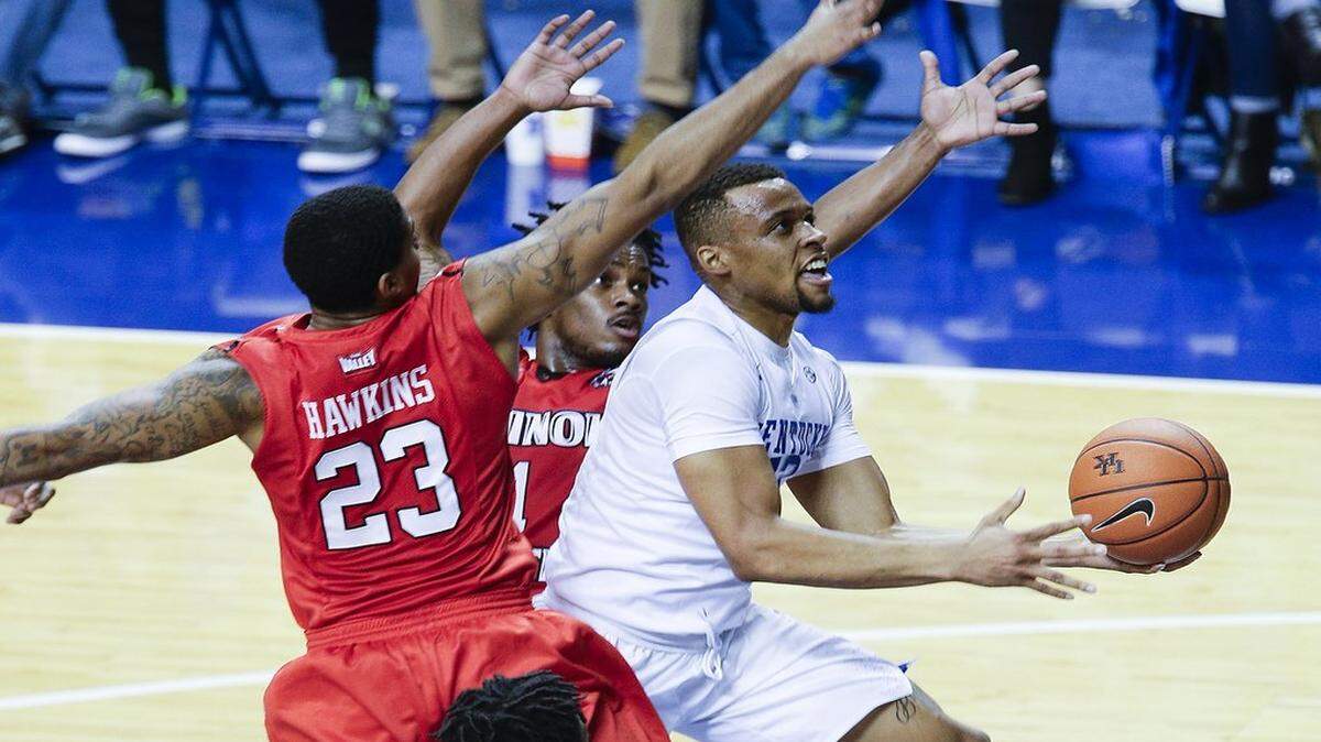 Isaiah Briscoe splits defenders for 1st half basket. 